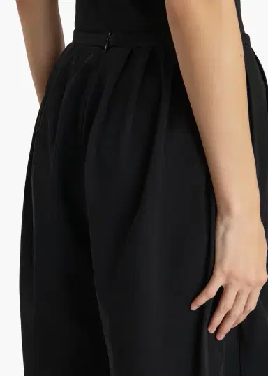 Khaite Poppy Short In Black | Thumbnail 6