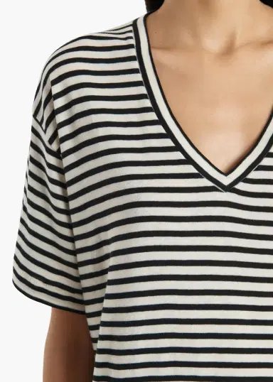 Khaite Linda T-Shirt In Black And Off White | Thumbnail 5