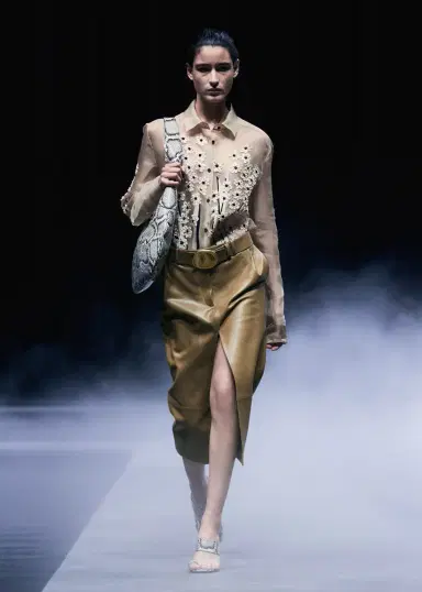 Khaite Anden Skirt In Golden Ochre Leather | Thumbnail 7