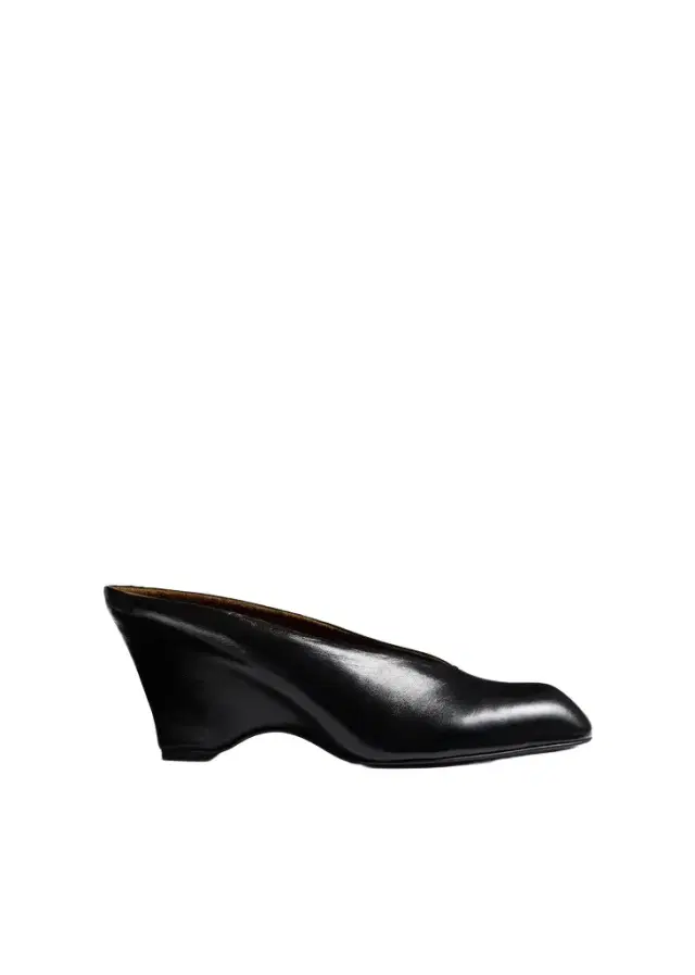 Khaite Colt Wedge In Black Glazed Leather