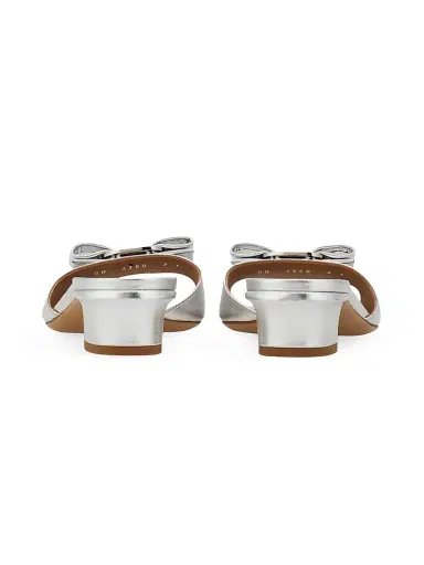 Ferragamo Women's Vanilla 25MM Vara-Bow Leather Sandals - Silver Fondo Bianco | Thumbnail 3
