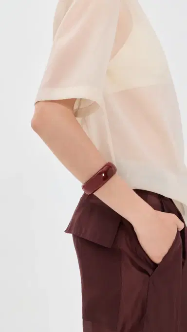 SHASHI Oval Hinge Bangle Bracelet Sardonyx One Size | Thumbnail 3