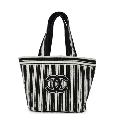 Chanel Chanel CC Striped Beach Tote Bag & Towel Set Navy Blue and White Terry Silver Hardware | Thumbnail 2 Chanel Chanel CC Striped Beach Tote Bag & Towel Set Navy Blue and White Terry Silver Hardware | Thumbnail 2