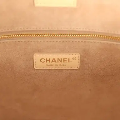Chanel Chanel Small Cerf Shopping Bag Beige Calfskin Gold Hardware | Thumbnail 8 Chanel Chanel Small Cerf Shopping Bag Beige Calfskin Gold Hardware | Thumbnail 8