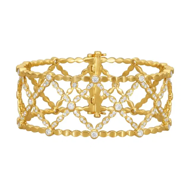 Hearts On Fire Hearts on Fire Lorelei Lattice 18K Yellow Gold Diamond Bangle Bracelet by The Solist