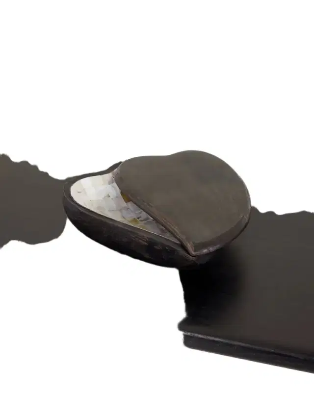 Fourth Street Heart Dish With Lid In Oak Wood