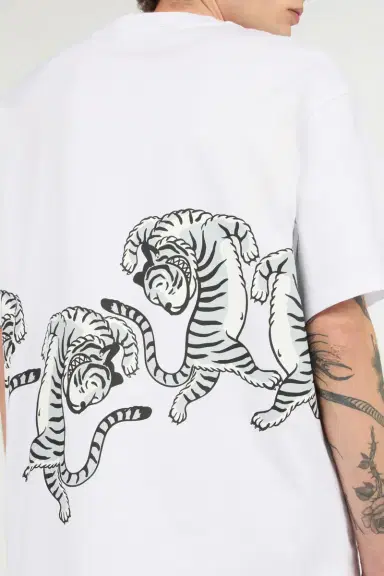 Roberto Cavalli White T-Shirt With Printed Tigers | Thumbnail 5 Roberto Cavalli White T-Shirt With Printed Tigers | Thumbnail 5