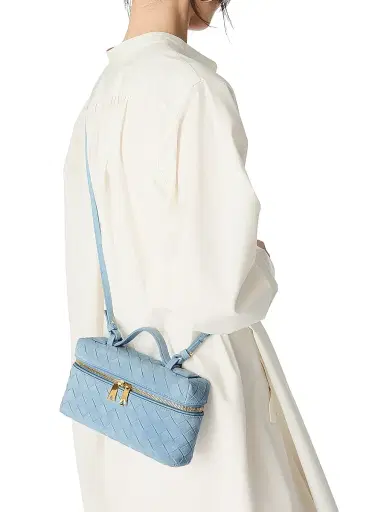Bottega Veneta Women's Bang Bang Intrecciato Suede Vanity Case | Thumbnail 2 Bottega Veneta Women's Bang Bang Intrecciato Suede Vanity Case | Thumbnail 2