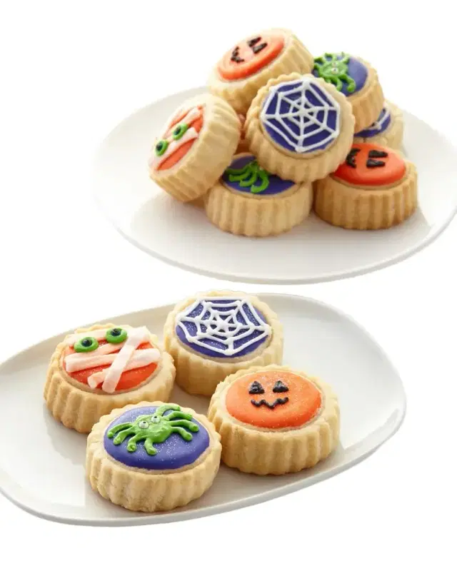 Le Gourmet Baking Halloween Shortbread Cookies in Gift Tin
