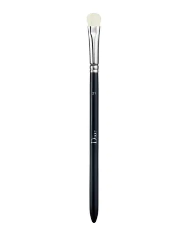 Dior Backstage Flat Eyeshadow Brush | Thumbnail 1 Dior Backstage Flat Eyeshadow Brush | Thumbnail 1