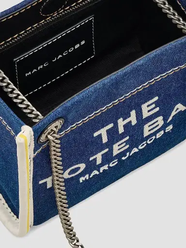 Marc Jacobs Women's The Denim Chain Crossbody Tote Bag | Thumbnail 6