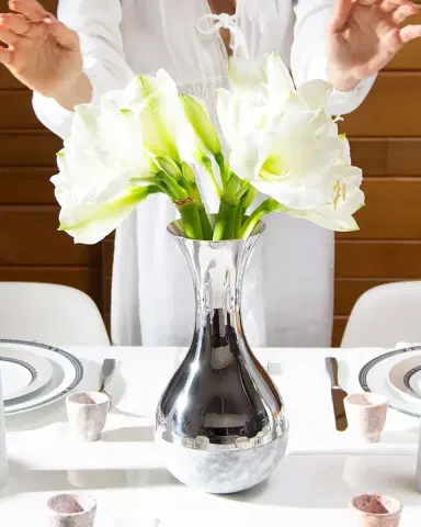 Anna New York Dual Vase | Thumbnail 5