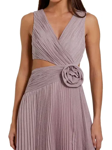 Mac Duggal Women's Ieena Rosette Pleated Chiffon V-Neck Gown - Vintage Lilac - Size 10 | Thumbnail 3