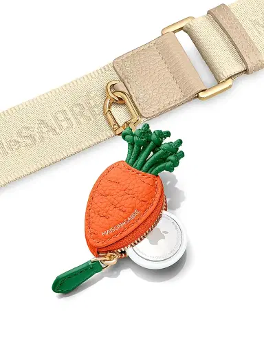 MAISON de SABRÉ Women's The Sabrémoji Vegetable Charm - Carrot | Thumbnail 2