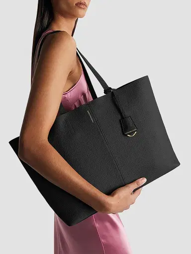 MAISON de SABRÉ Women's Leather Snap Soft Tote Bag - Rouge Noir | Thumbnail 2