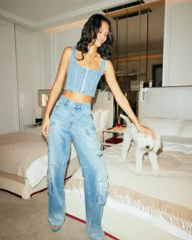 ALICE + OLIVIA Cay Baggy Denim Cargo Pants | Thumbnail 4