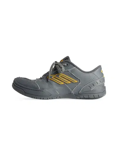 Balenciaga Men's Hamptons Worn-Out Sneakers | Thumbnail 5 Balenciaga Men's Hamptons Worn-Out Sneakers | Thumbnail 5