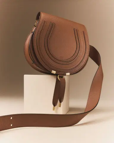 Chloé Marcie Medium Slim Crossbody Bag in Grained Calfskin | Thumbnail 4 Chloé Marcie Medium Slim Crossbody Bag in Grained Calfskin | Thumbnail 4