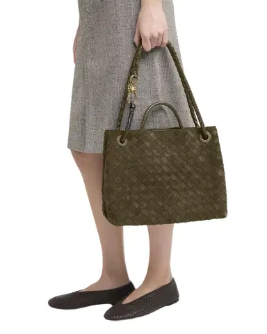 Bottega Veneta Medium Andiamo Tote Bag | Thumbnail 1 Bottega Veneta Medium Andiamo Tote Bag | Thumbnail 1