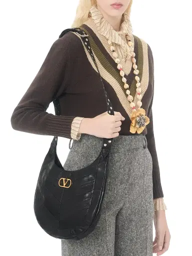 Valentino Garavani Women's Hoboho Hobo Bag in Chevron-Patterned Nappa Leather - Black | Thumbnail 3