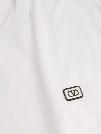 Valentino Garavani Men's Cotton T-Shirt with VLogo Patch - | Thumbnail 7 Valentino Garavani Men's Cotton T-Shirt with VLogo Patch - | Thumbnail 7