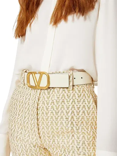 Valentino Garavani Women's Reversible VLogo Signature Belt in Calfskin 40MM - Light Rose Cannelle | Thumbnail 5 Valentino Garavani Women's Reversible VLogo Signature Belt in Calfskin 40MM - Light Rose Cannelle | Thumbnail 5