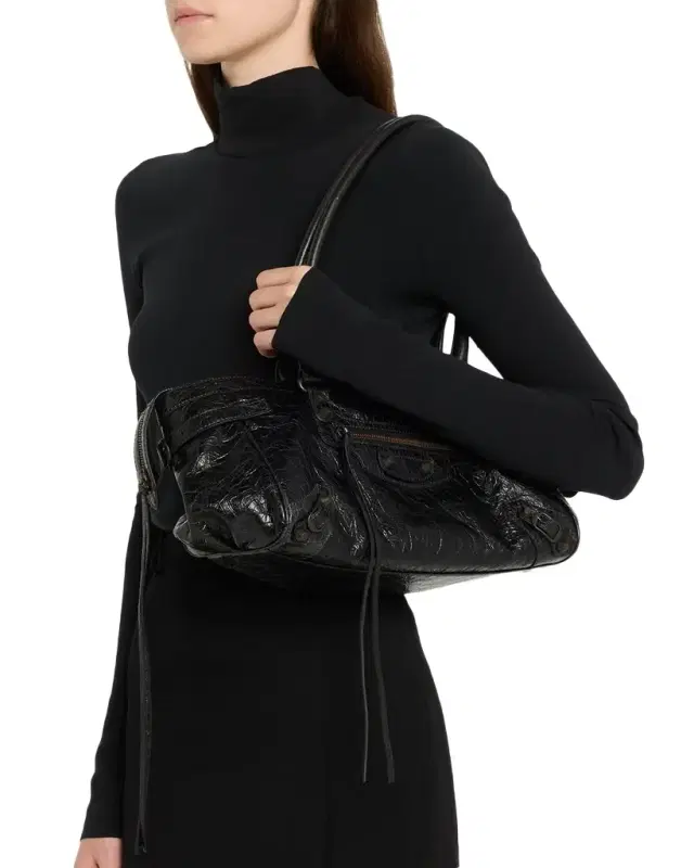Le City East-West Shoulder Bag in Leather