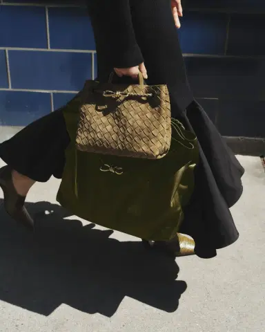 Bottega Veneta Small Andiamo Suede Tote Bag | Thumbnail 5 Bottega Veneta Small Andiamo Suede Tote Bag | Thumbnail 5