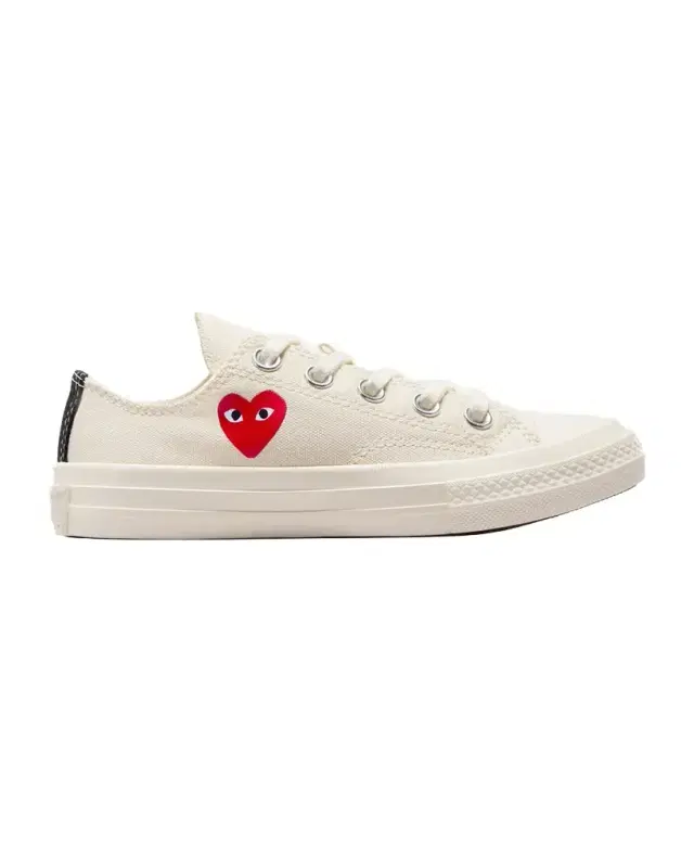 x PLAY Low Top Sneakers W/ Red Heart, Toddlers/Kids