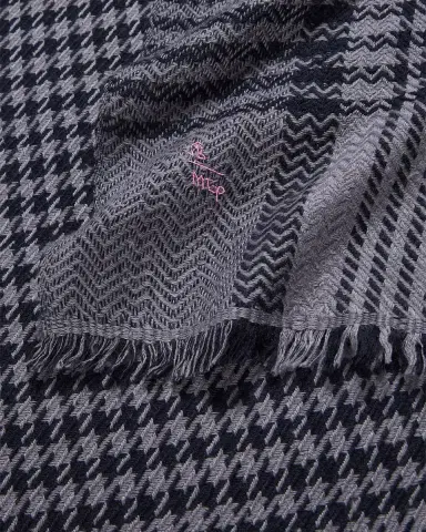 Anderson & Sheppard Men's Handwoven Houndstooth Cashmere Scarf | Thumbnail 4