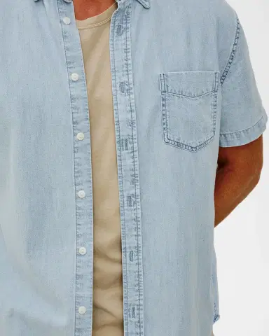 Rails Men 's Short-Sleeve Penn Shirt in Light Wash | Thumbnail 5