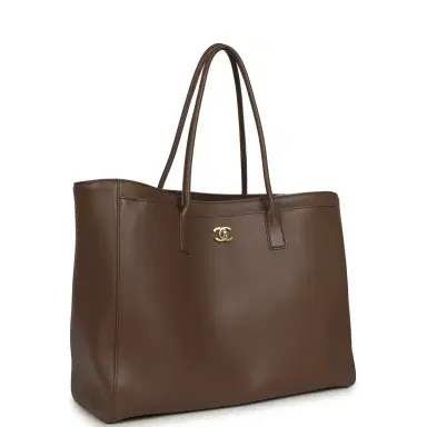 Chanel Chanel Large Cerf Shopping Bag Brown Calfskin Gold Hardware | Thumbnail 2 Chanel Chanel Large Cerf Shopping Bag Brown Calfskin Gold Hardware | Thumbnail 2