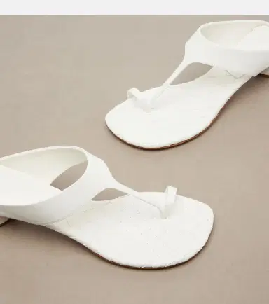 Bottega Veneta Livia Intrecciato leather thong sandals | Thumbnail 4