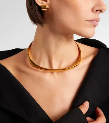 TOTEME Signature Petite huggie earrings | Thumbnail 5 TOTEME Signature Petite huggie earrings | Thumbnail 5
