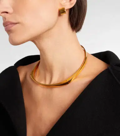 TOTEME Signature Petite huggie earrings | Thumbnail 6 TOTEME Signature Petite huggie earrings | Thumbnail 6