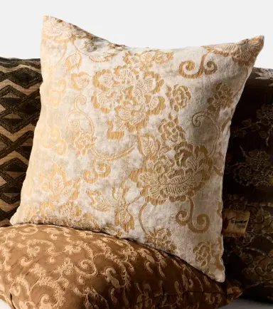 The House of Lyria Sponge floral cushion | Thumbnail 2