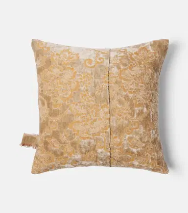 The House of Lyria Sponge floral cushion | Thumbnail 4