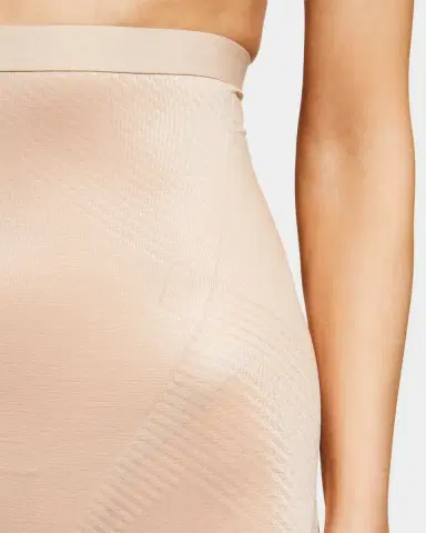 Spanx SPANXshape Invisible High-Waisted Mid-Thigh Shorts | Thumbnail 4 Spanx SPANXshape Invisible High-Waisted Mid-Thigh Shorts | Thumbnail 4
