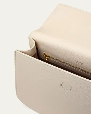 Tom Ford Tara Medium Crossbody in Grained Leather with Leather Strap | Thumbnail 7