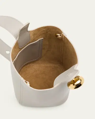 Loewe Pebble Mini Bucket Bag in Smooth Leather | Thumbnail 4 Loewe Pebble Mini Bucket Bag in Smooth Leather | Thumbnail 4