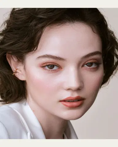 CLÉ DE PEAU BEAUTÉ Translucent Loose Powder | Thumbnail 4