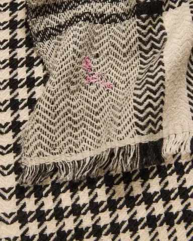 Anderson & Sheppard Men's Handwoven Houndstooth Cashmere Scarf | Thumbnail 4