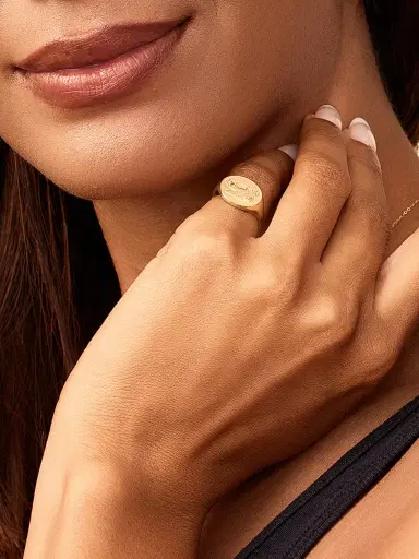 Oradina Women's 14K Yellow Gold Flying Lion Signet Ring - Gold | Thumbnail 4 Oradina Women's 14K Yellow Gold Flying Lion Signet Ring - Gold | Thumbnail 4