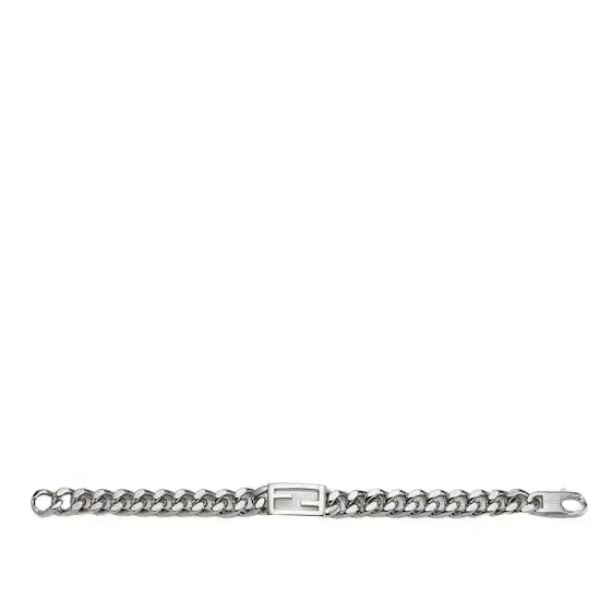 Chain link bracelet fastened with small clip