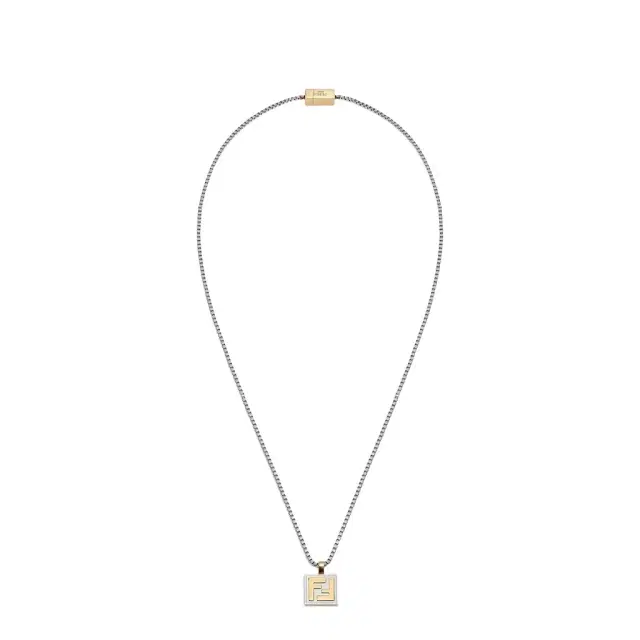 Necklace with fine chain, fastened with small clip