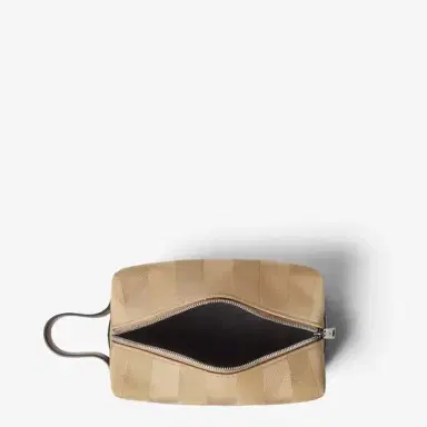 Fendi Lui Toiletry Bag | Thumbnail 3