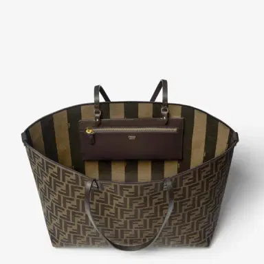 Fendi Medium shopping bag, created in 1997 together with | Thumbnail 4 Fendi Medium shopping bag, created in 1997 together with | Thumbnail 4