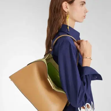 Fendi Medium Way bag, presented at the Spring Summer 2026 | Thumbnail 2 Fendi Medium Way bag, presented at the Spring Summer 2026 | Thumbnail 2