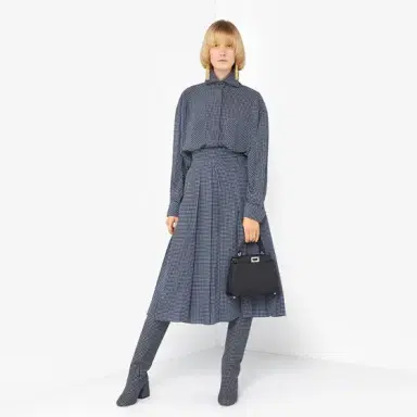 Fendi Small iconic Peekaboo bag made with 1048 hand-sewn | Thumbnail 6
