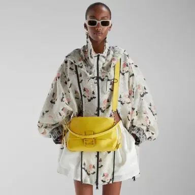 Fendi Baguette Soft Medium | Thumbnail 3 Fendi Baguette Soft Medium | Thumbnail 3